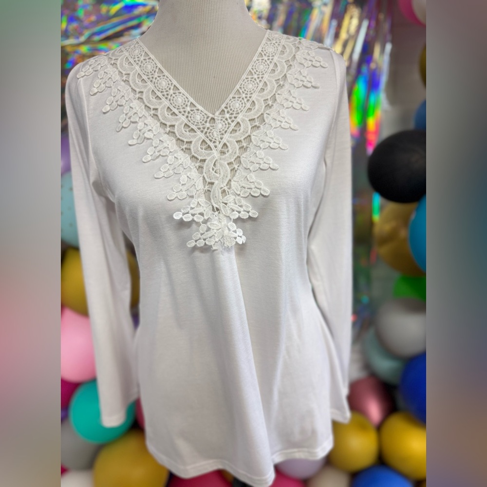 JFN Women’s‎ Lace Appliqué V-Neck Long Sleeve Blouse Ivory Size Medium NWT